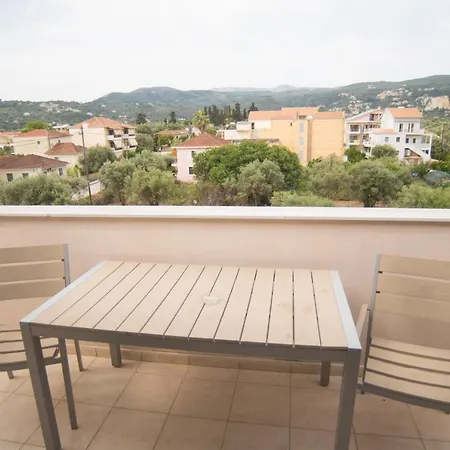 Artemis מלון דירות 3*